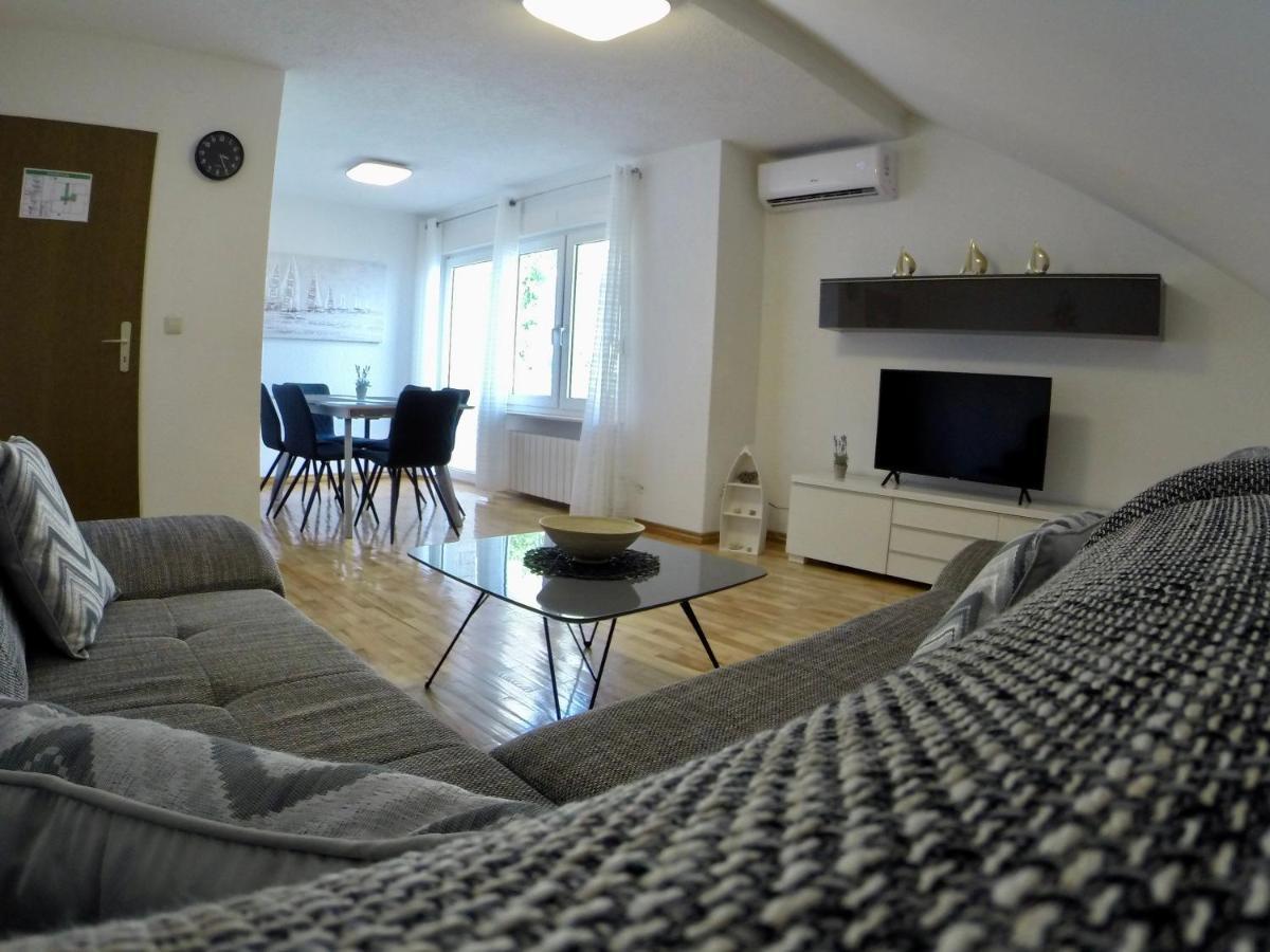 Holiday Apartment Lavanda Sumpetar Jesenice  Zewnętrze zdjęcie