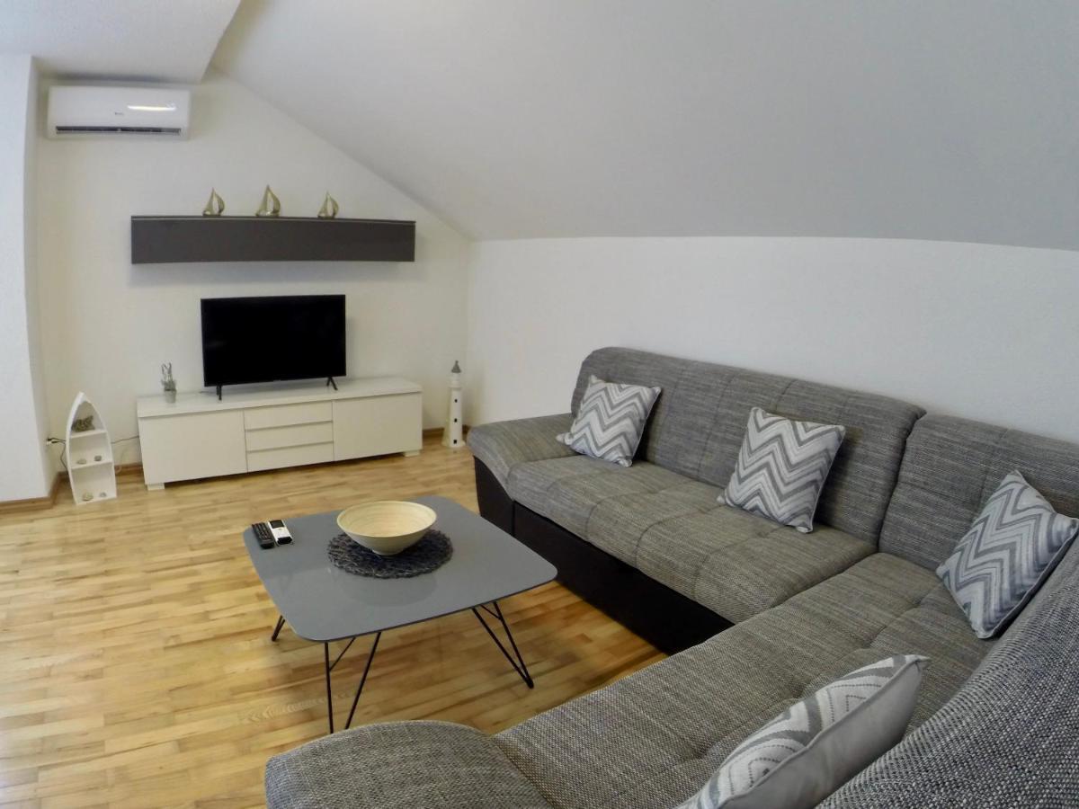 Holiday Apartment Lavanda Sumpetar Jesenice  Zewnętrze zdjęcie